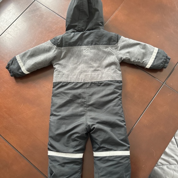 Northville snow suit 12-18 months - Picture 2 of 2